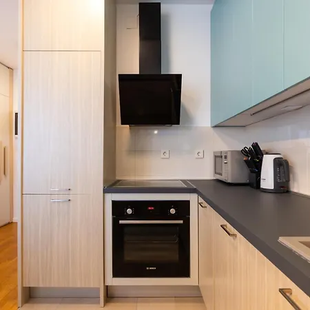 Boutique 9 木洛希尼